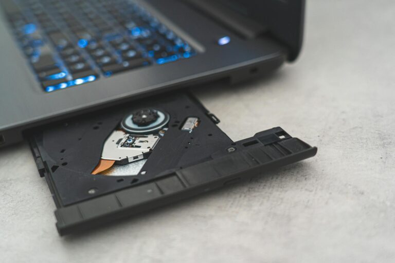 Can newly compatible laptops run the latest Linux kernel release candidate? - Featured image