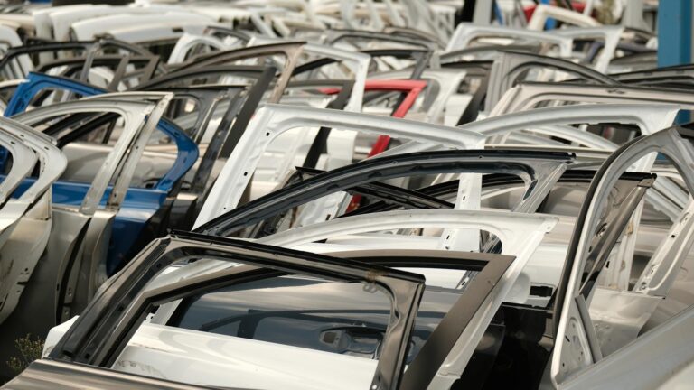 Major Auto Company Invests Billions in Electric Vehicle Production and Infrastructure Development - Featured image
