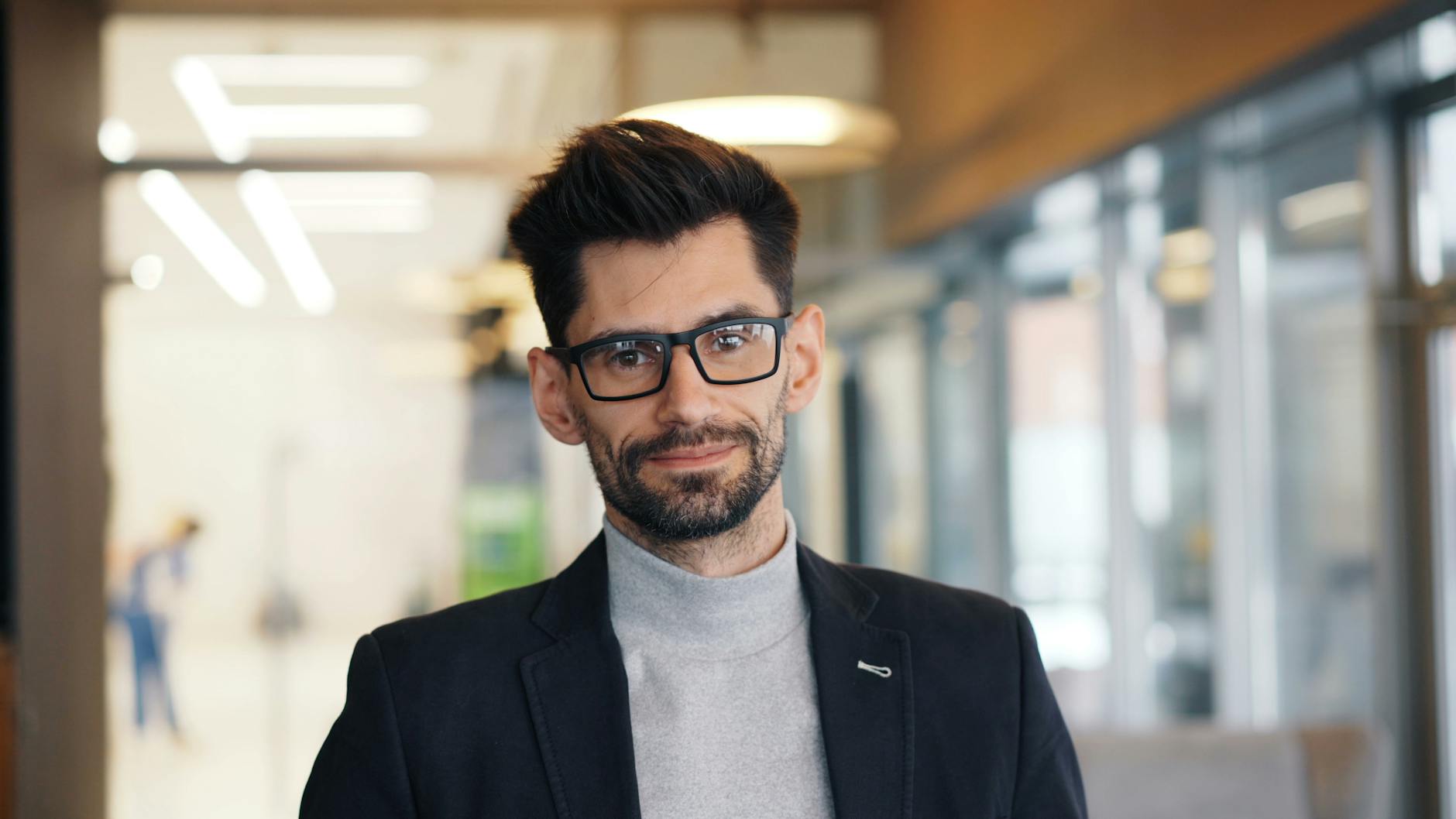 How Does Reddit's CEO Navigate a Platform Built on User Rebellion?