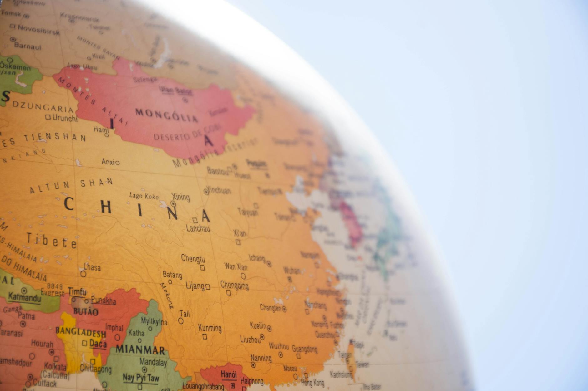 How Geography and Insurance Status Shape Eczema Treatment Access
