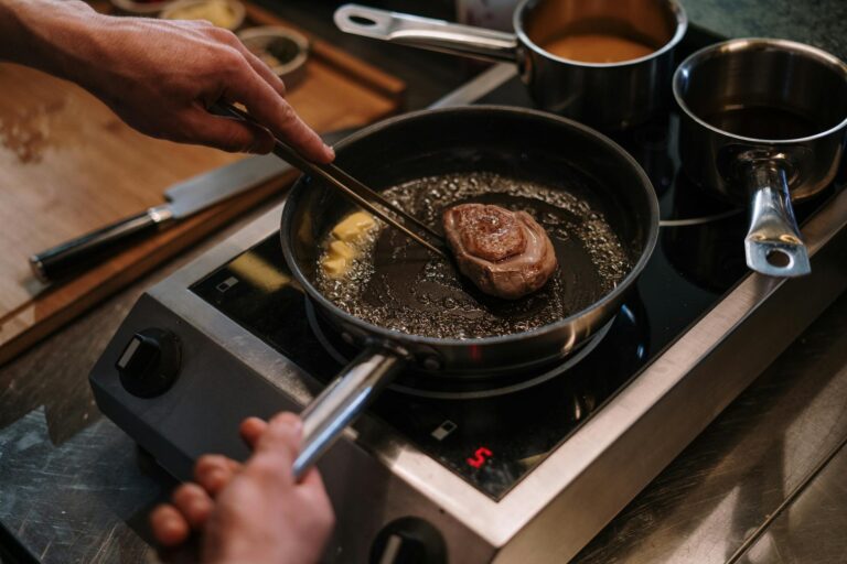 Quick Pan-Seared Meat with Caramelized Bulbs: A Classic Chinese Home Recipe - Featured image