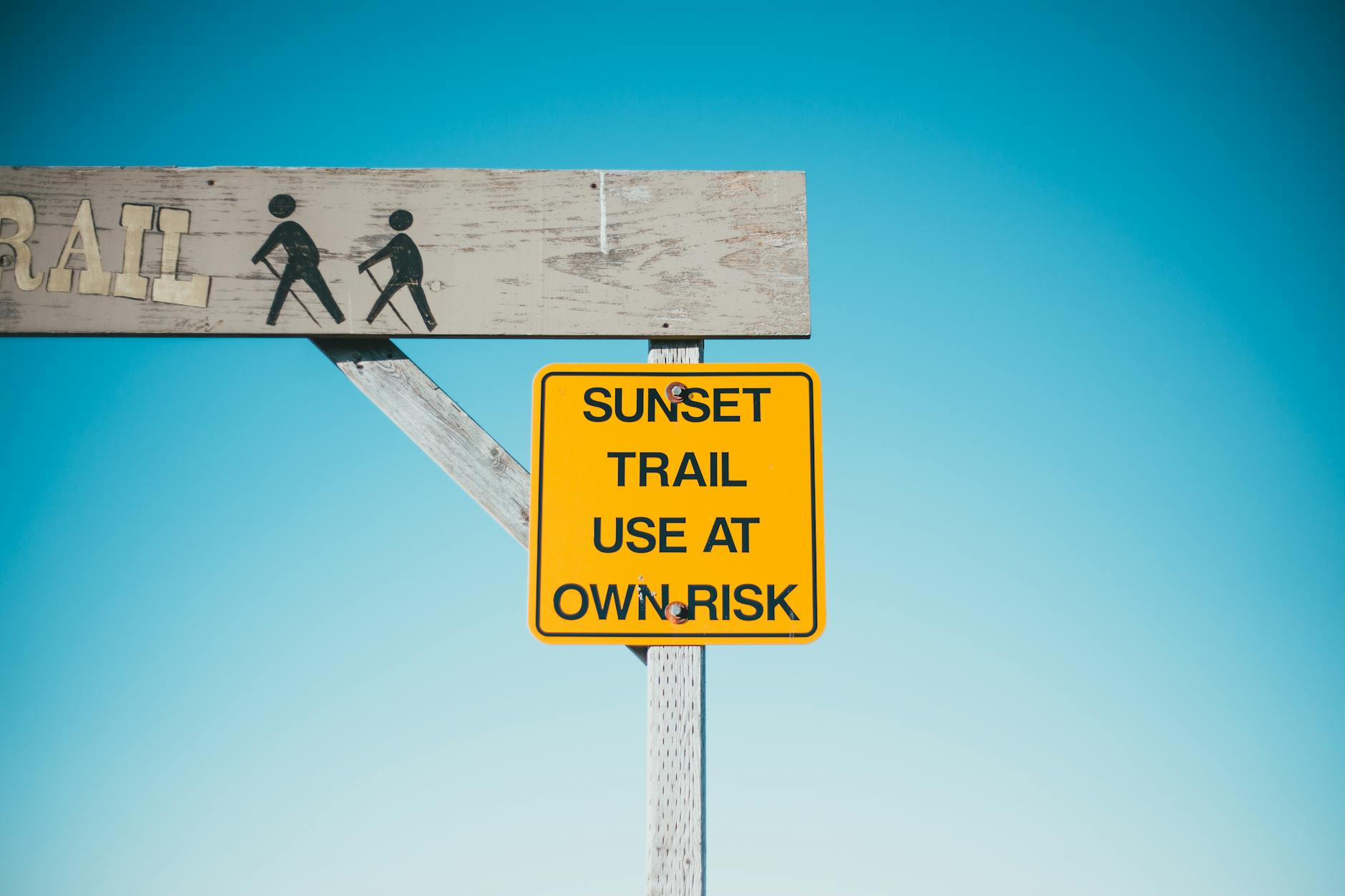 THE WARNING SIGNS AND OPERATIONAL RISKS FOR INTERNATIONAL BUSINESS LEADERS