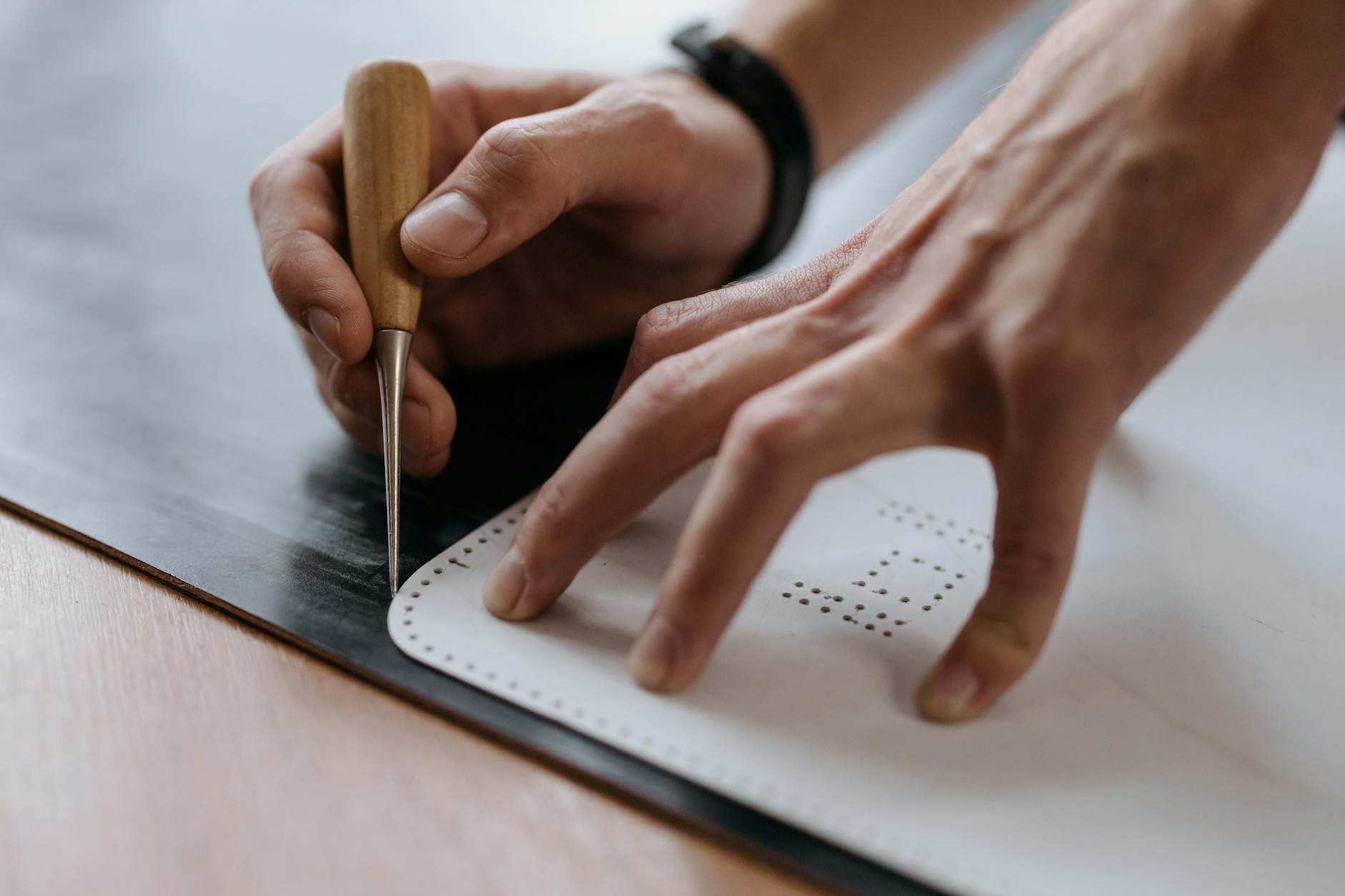Why Standard Templates Fail to Capture Audience Attention and Build Brand Loyalty
