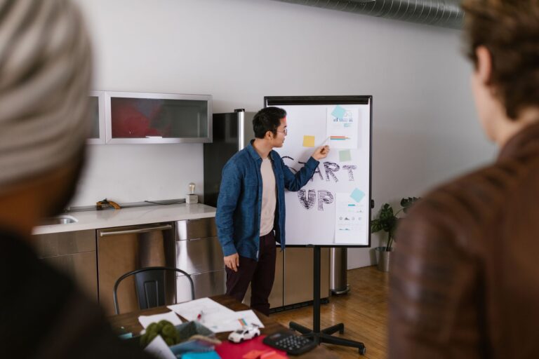 How Customer Councils Drive Stickiness in Enterprise Software - Featured image